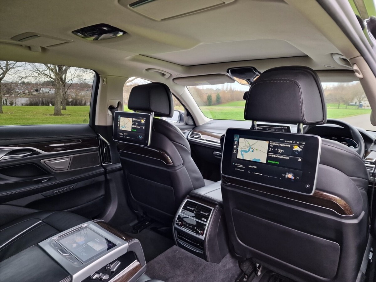 2021 BMW 745 Image 2